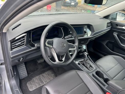Used 2024 Volkswagen Jetta SE image 18