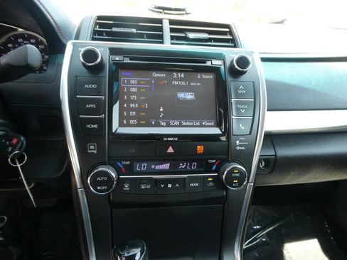 Used 2017 Toyota Camry XSE FWD image 20
