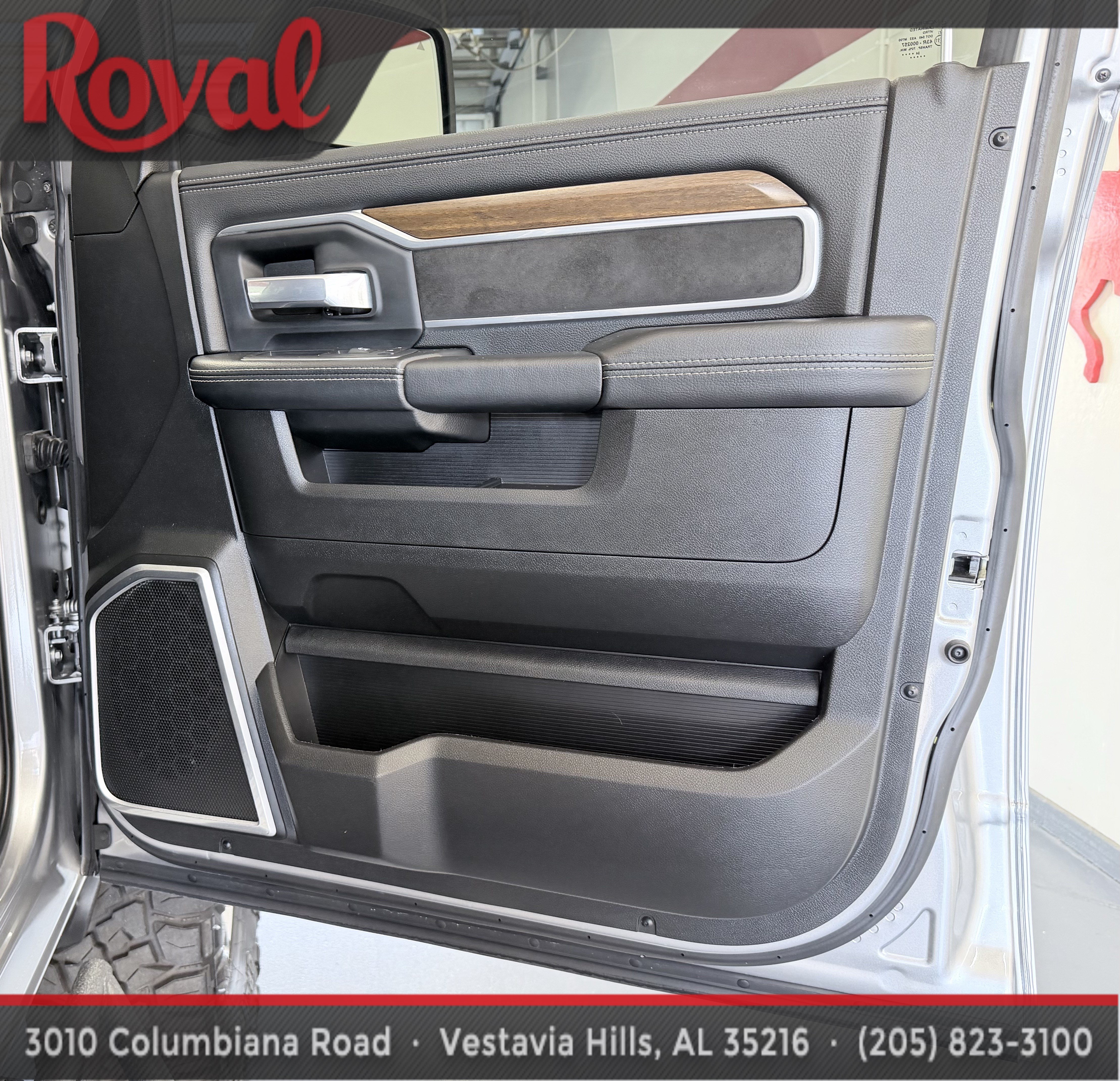 Used 2024 RAM 2500 Laramie AWD/4WD image 12