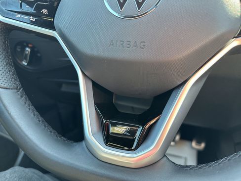 Certified 2023 Volkswagen Tiguan SEL R-Line image 51