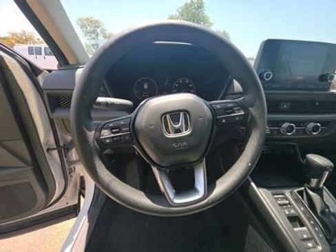 Used 2023 Honda CR-V LX image 11