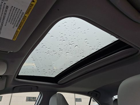 Used 2023 Toyota Camry SE w/ Cold Weather Package image 14