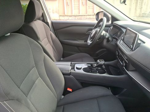 Used 2024 Nissan Rogue S AWD/4WD image 11