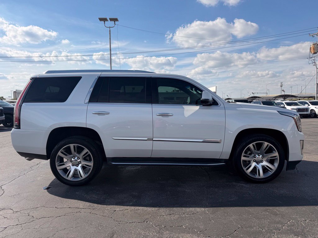 Used 2016 Cadillac Escalade Luxury RWD image 4
