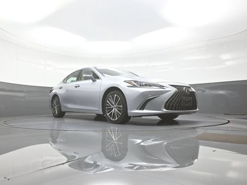 Used 2023 Lexus ES 250 w/ Premium Package AWD/4WD image 9