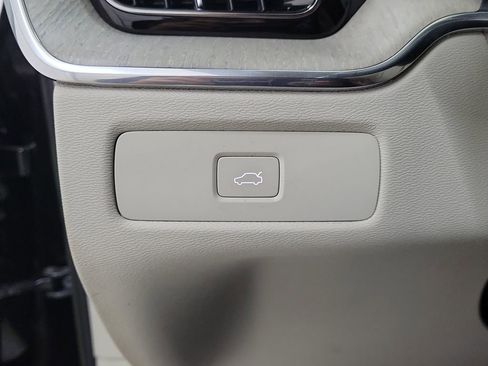 Certified 2023 Volvo XC60 B5 Ultimate w/ Climate Package image 33