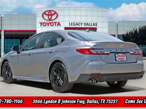 Used 2025 Toyota Camry SE FWD image 8