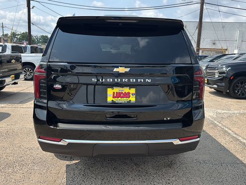 Used 2026 Chevrolet Suburban LT AWD/4WD image 6