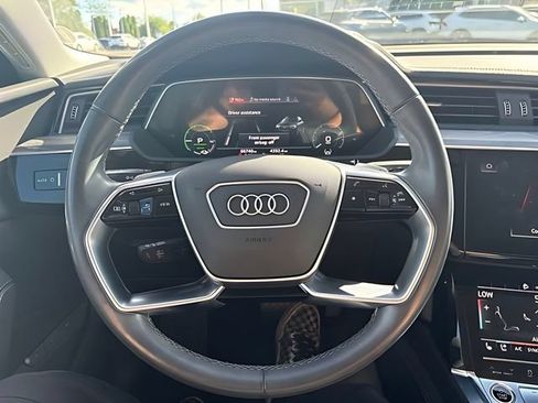 Used 2023 Audi e-tron Premium Plus w/ Premium Plus Package AWD/4WD image 18