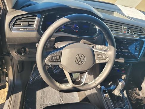 Used 2023 Volkswagen Tiguan SE FWD image 30
