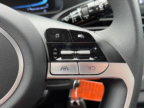 Used 2025 Hyundai Elantra SE image 17