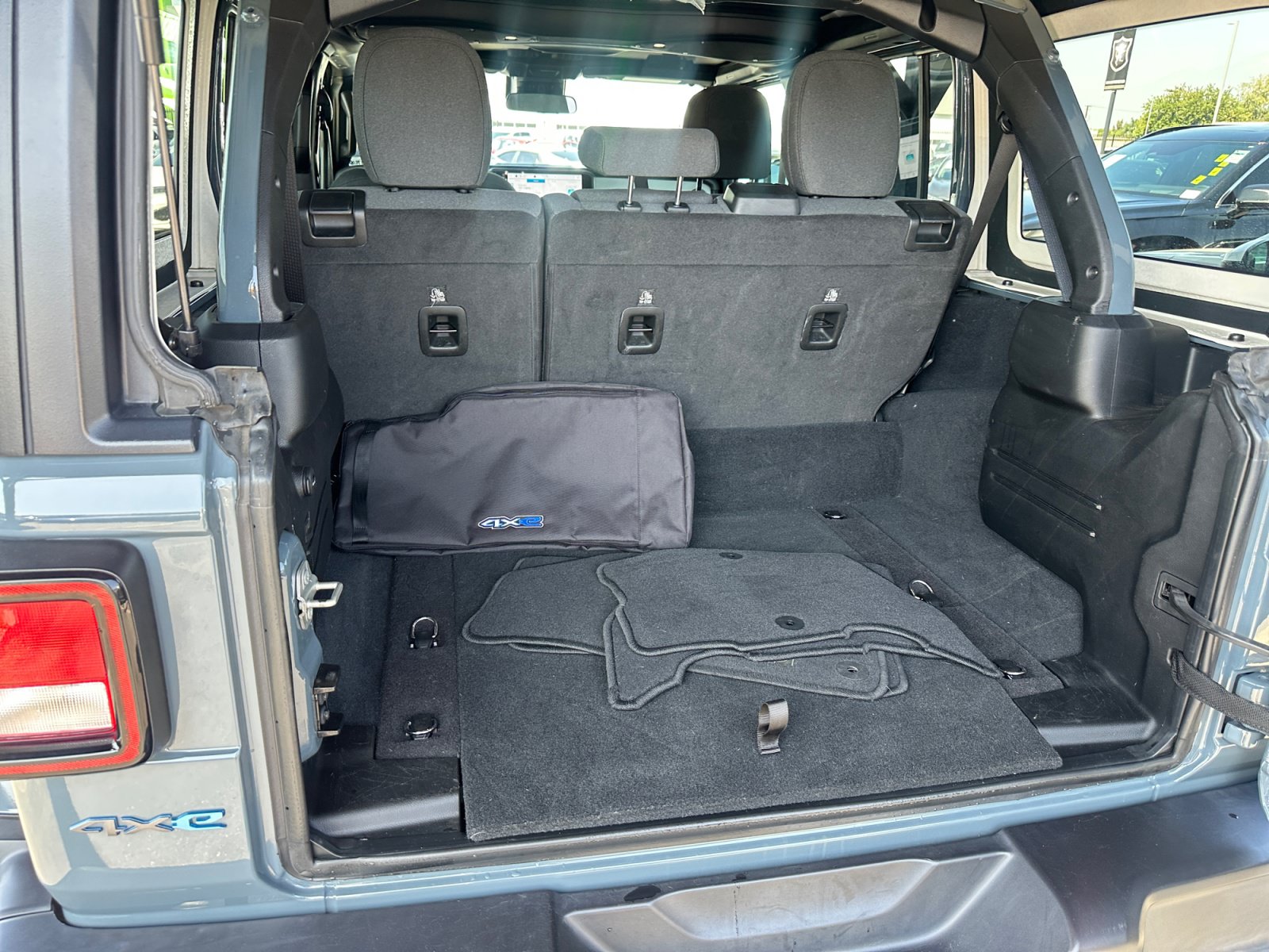 Used 2024 Jeep Wrangler Unlimited AWD/4WD image 25