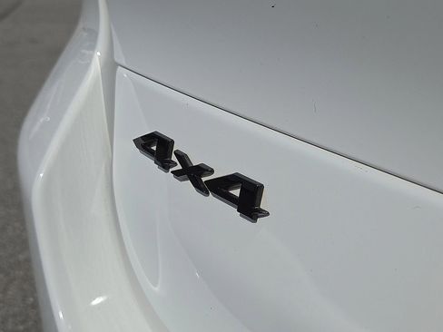 Used 2025 Jeep Grand Cherokee L Altitude image 8