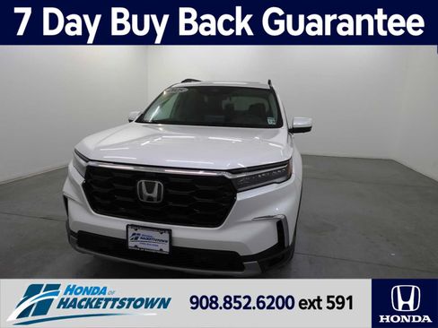 Used 2025 Honda Pilot Elite image 1