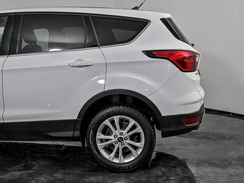 Used 2019 Ford Escape SE image 6