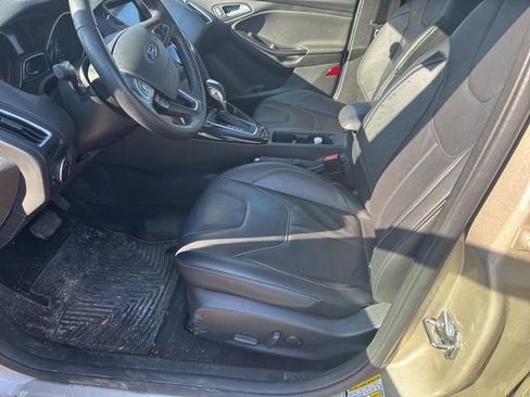 Used 2017 Ford Focus Titanium image 6