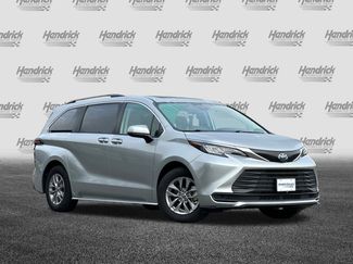 Used 2022 Toyota Sienna LE video 2
