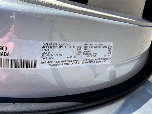 Used 2024 Chrysler Pacifica Touring-L FWD image 20