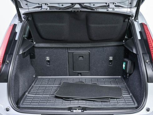 Certified 2026 Volvo XC40 B5 Plus AWD/4WD image 31