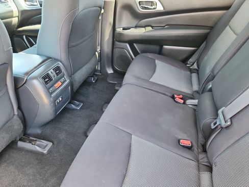 Used 2019 Nissan Pathfinder S AWD/4WD image 13