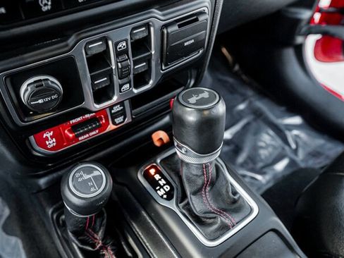 Used 2021 Jeep Wrangler Unlimited Rubicon w/ Uconnect 4C Nav & Sound Group AWD/4WD image 32