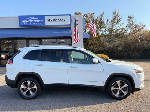 Used 2019 Jeep Cherokee Limited FWD image 22