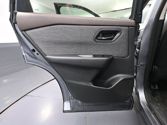 Used 2023 Nissan Rogue S AWD/4WD image 27