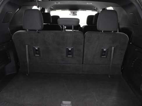 Used 2025 Chevrolet Traverse LT AWD/4WD image 17