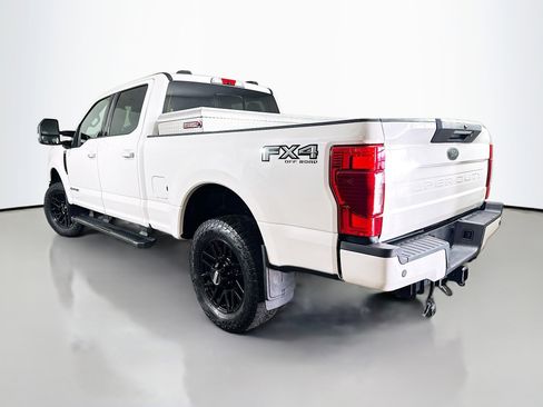 Used 2022 Ford F250 Lariat w/ Black Appearance Package image 5
