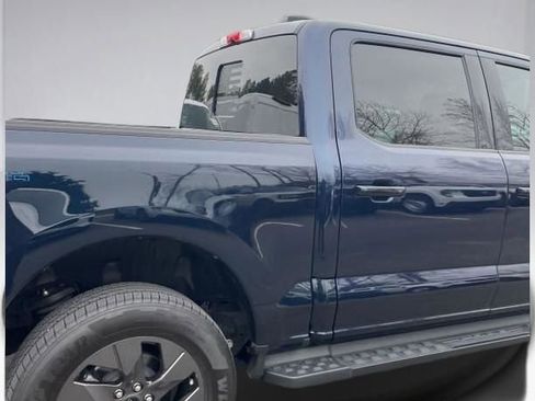 Used 2024 Ford F150 Lightning Lariat image 11