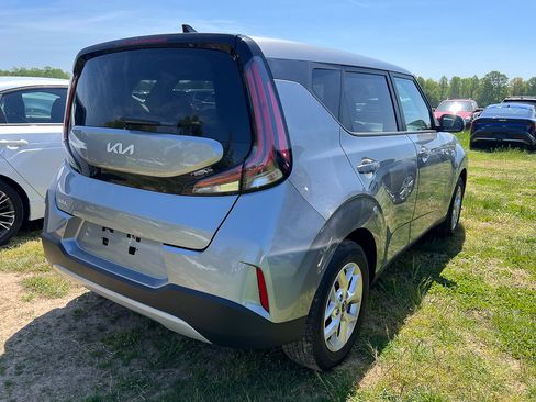 Used 2025 Kia Soul LX w/ LX Technology Package FWD image 6