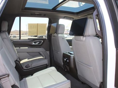 Used 2022 GMC Yukon SLT w/ SLT Premium Package AWD/4WD image 19