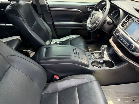 Used 2015 Toyota Highlander Limited Platinum FWD image 17
