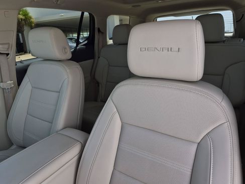 Used 2023 GMC Acadia Denali w/ Denali Ultimate Package AWD/4WD image 14