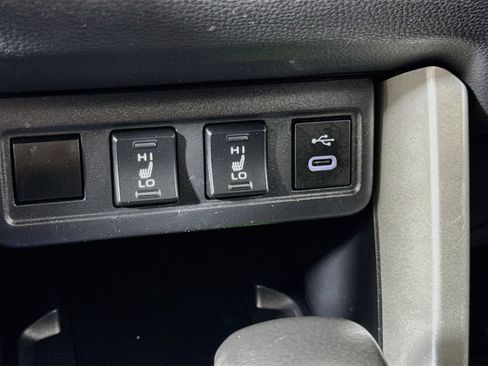 Used 2024 Toyota Corolla Cross XLE AWD/4WD image 17