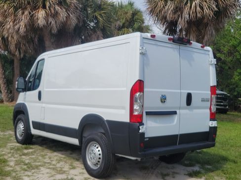 Used 2025 RAM ProMaster 1500 w/ Convenience Group FWD image 3
