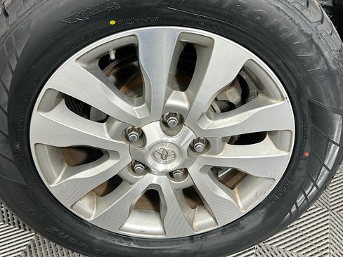 Used 2010 Toyota Sequoia Limited image 11