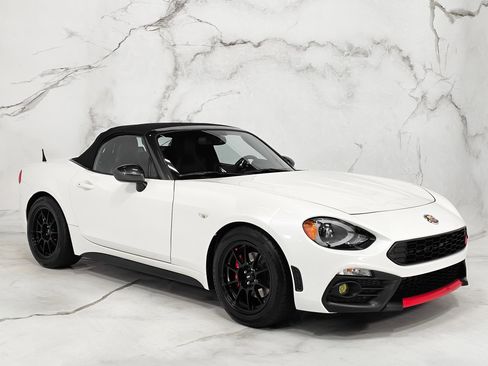 Used 2018 FIAT 124 Spider Abarth w/ Convenience Group image 5