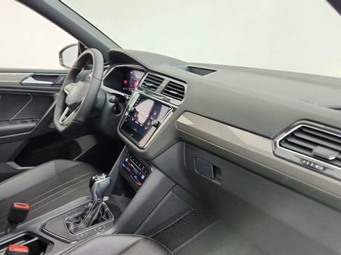 Used 2022 Volkswagen Tiguan SE R-Line image 20
