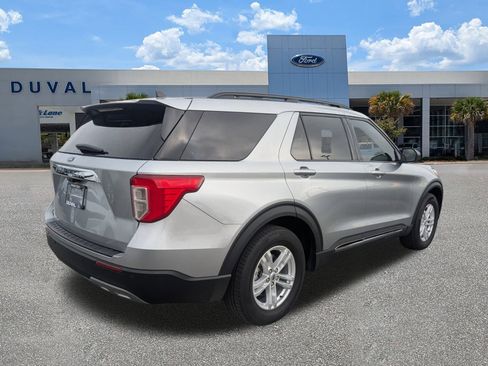 Used 2024 Ford Explorer XLT w/ Equipment Group 202A image 4