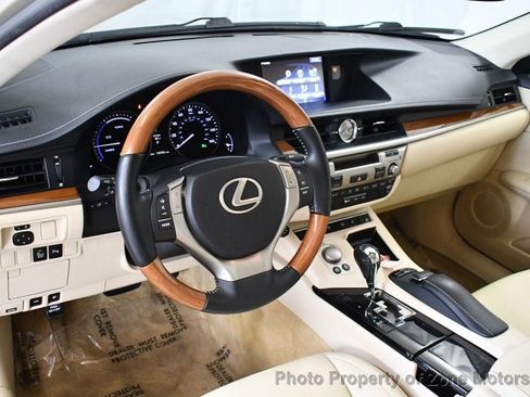 Used 2013 Lexus ES 300h image 9