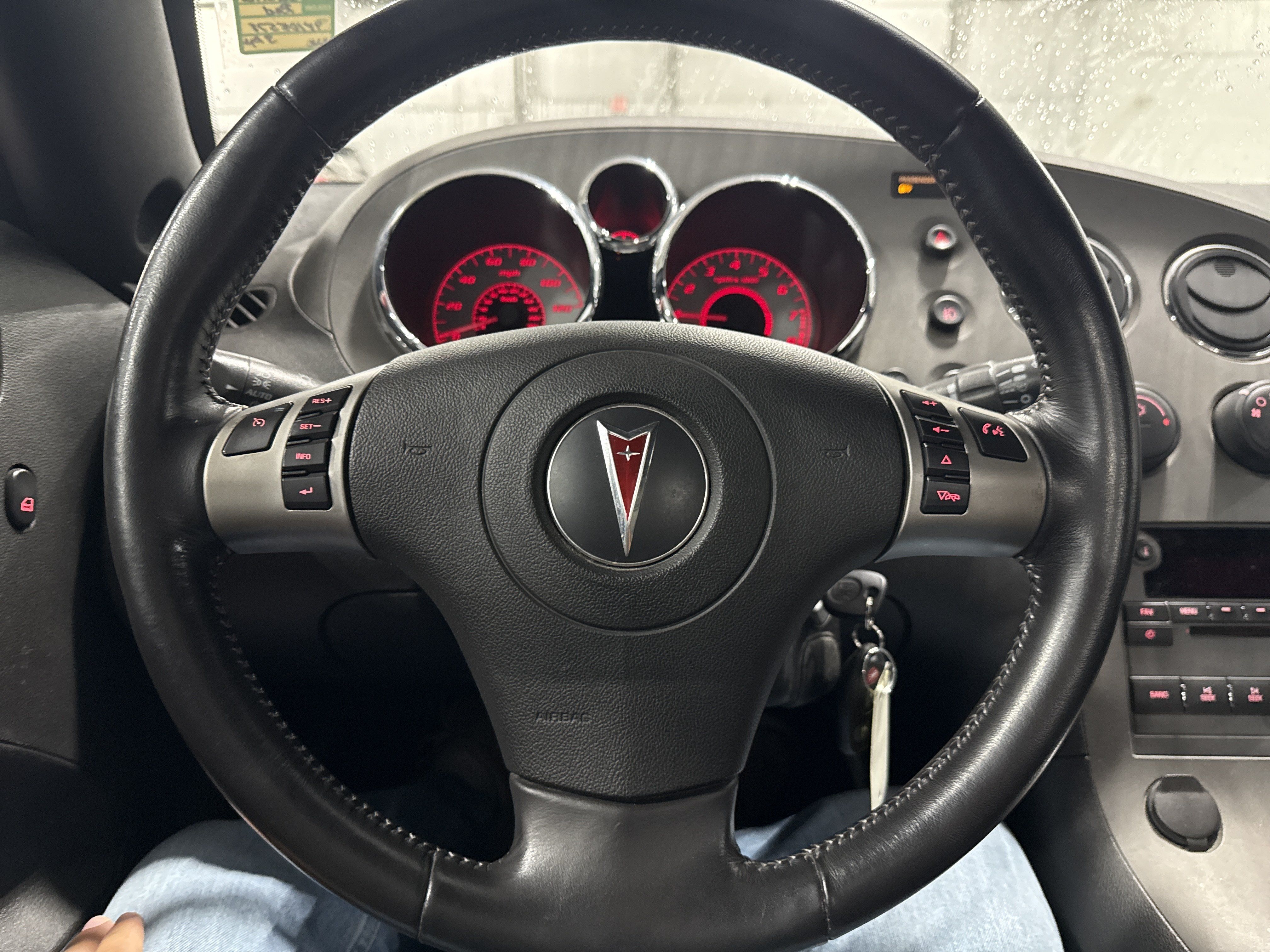 Used 2009 Pontiac Solstice Convertible w/ Premium Package RWD image 8