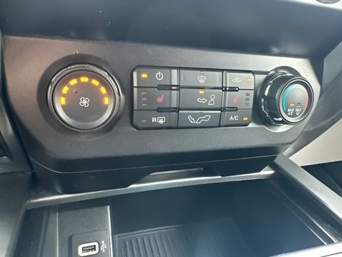 Used 2020 Ford F150 XLT w/ Equipment Group 302A Luxury AWD/4WD image 22