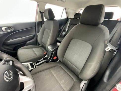 Used 2024 Hyundai Venue SE FWD image 6