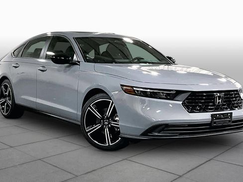 Used 2025 Honda Accord Sport image 3