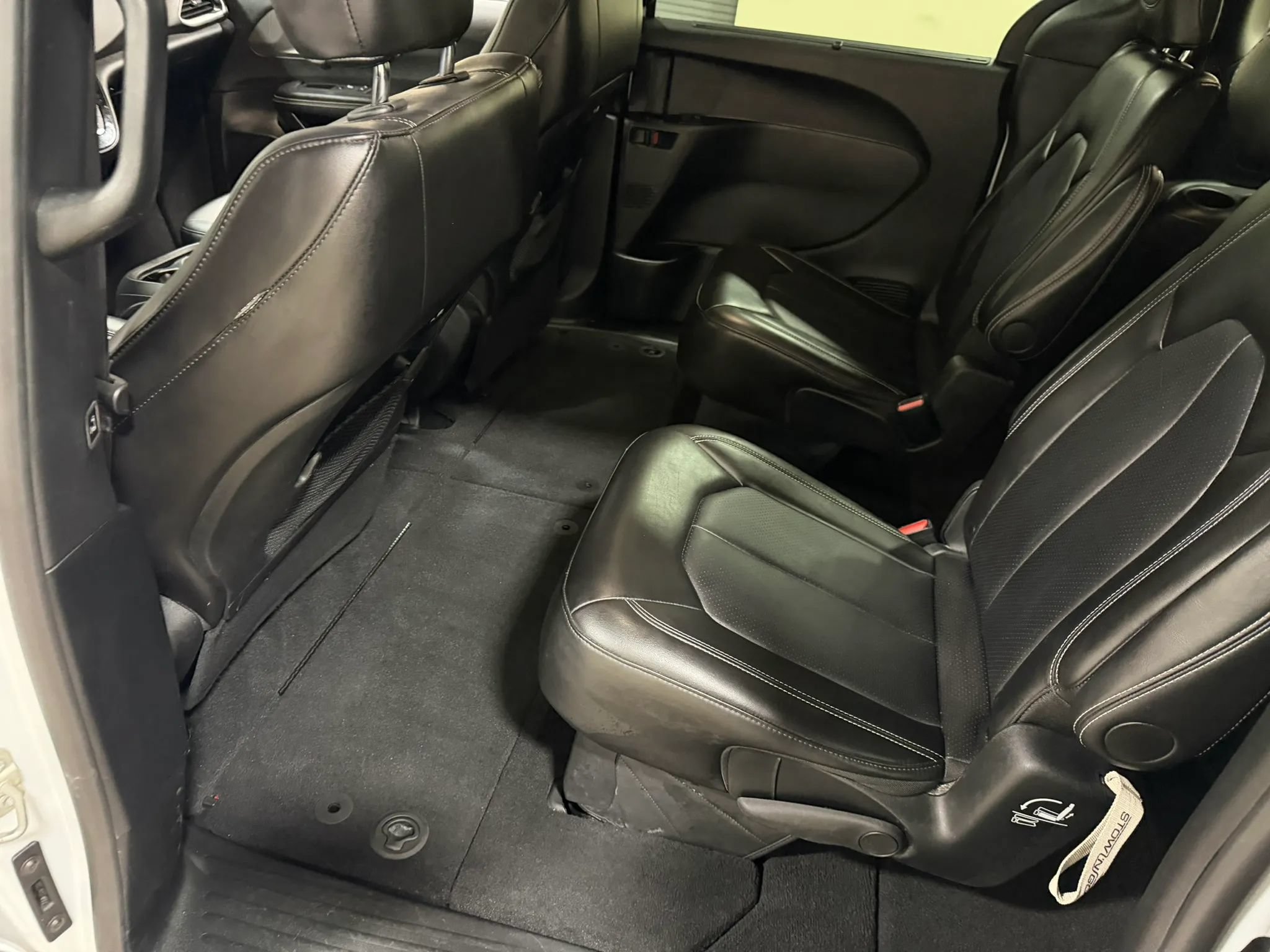 Used 2025 Chrysler Pacifica Select FWD image 30