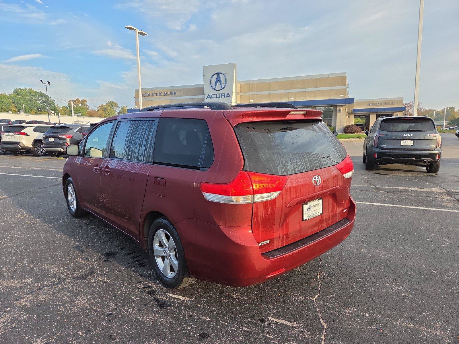 Used 2014 Toyota Sienna LE FWD image 25