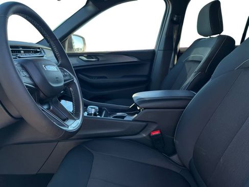 New 2025 Jeep Grand Cherokee Laredo image 19