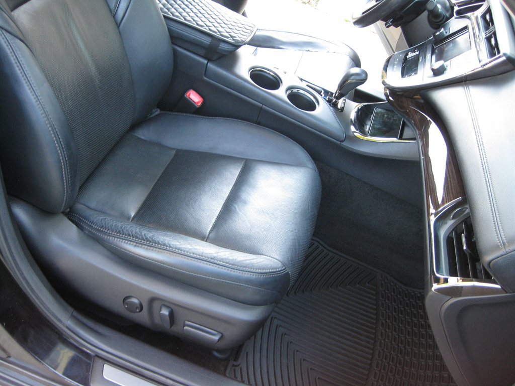 Used 2013 Toyota Avalon Limited FWD image 36