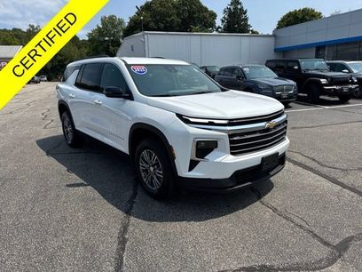 Used 2025 Chevrolet Traverse LT